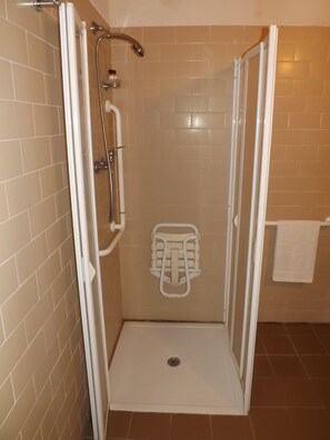 Double or Twin Room, Accessible | Bathroom shower - Le Baronie (Scicli)
