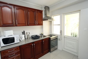Apartment, 3 Bedrooms, Balcony, City View (2D) | Private kitchen