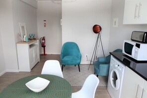 Appartement, 1 chambre, vue sur la ville (4D) | Aire de séjour | Téléviseur ACL