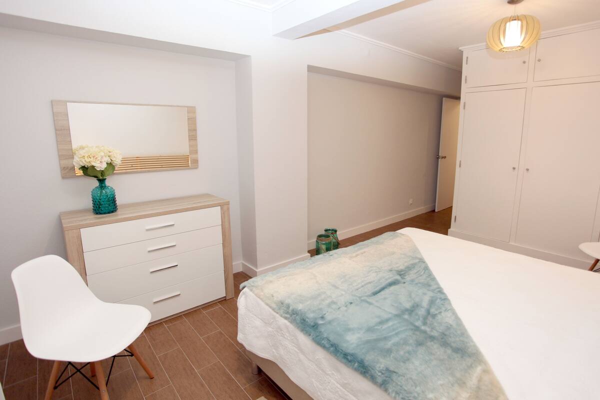 Apartamento, 3 habitaciones, balcón, vistas a la ciudad (2D) | Cortinas opacas, tabla de planchar con plancha, wifi gratis