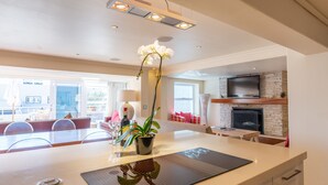 Superior House | Private kitchen - Camps Bay Luxury Villa (Cape Town)