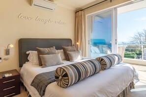 4 bedrooms, premium bedding, in-room safe, desk - Camps Bay Luxury Villa (Cape Town)