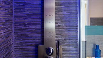 Dusche, Hydromassagedusche, kostenlose Toilettenartikel, Haartrockner