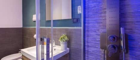 Luxury Double or Twin Room | Bathroom