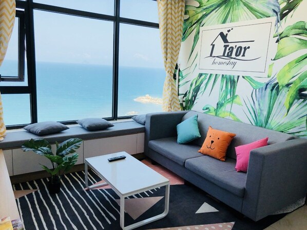 Deluxe Apartment, Sea View | Living room