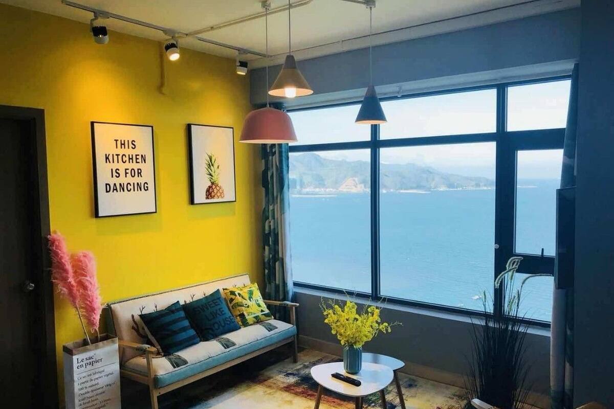 Deluxe Apartment, Sea View | Living room