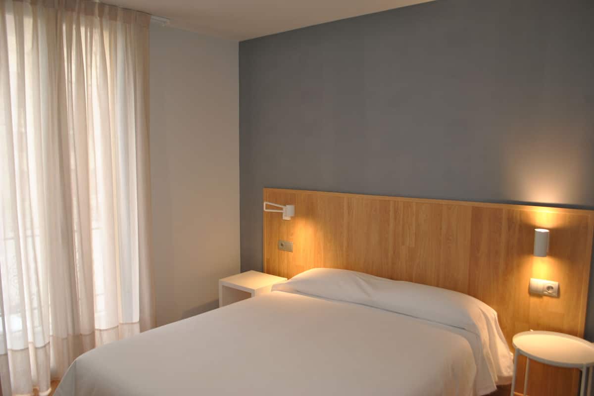 Quarto casal panorâmico, 1 cama Queen | Cortinas blackout, quartos à prova de som