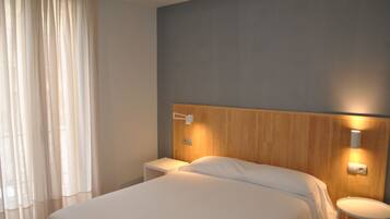 Habitación panorámica doble, 1 cama de matrimonio | Cortinas opacas, sistema de insonorización, camas supletorias