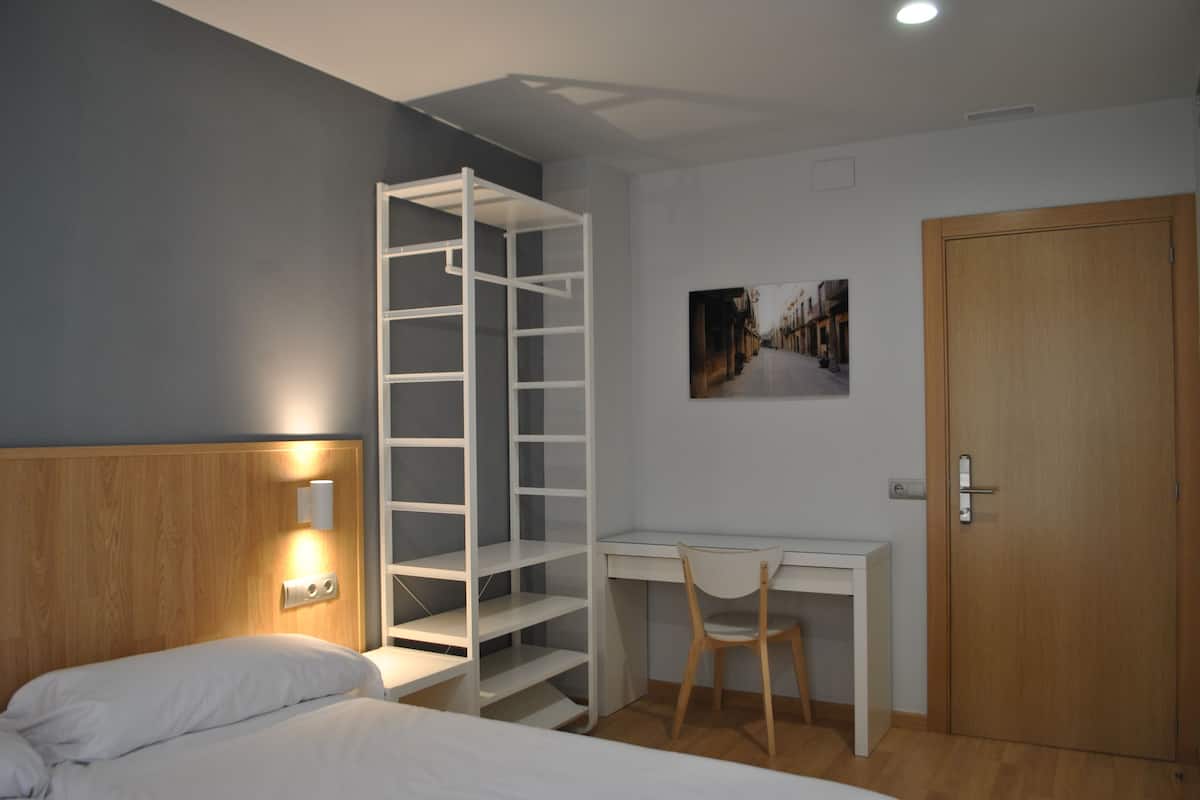 Comfort Triple Room | Blackout drapes, soundproofing, rollaway beds, bed sheets