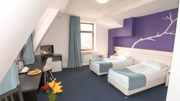 Studio, 1 suuri parisänky, tupakointi kielletty | Työpöytä, silitysrauta/-lauta, ilmainen Wi-Fi, vuodevaatteet