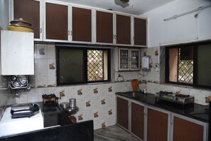 Private kitchen - SN5 5Bhk AC Bunagalow At Lonavala (Mawal)
