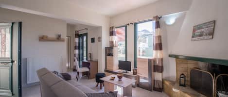Apartment, 1 Schlafzimmer | Wohnbereich | Fernseher