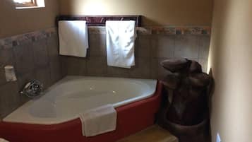 Luxury Chalet, Garden View | Bathroom | Free toiletries, hair dryer, towels