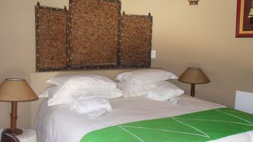 Chalet Luxe, vue jardin | 1 chambre, coffres-forts dans les chambres, décoration personnalisée