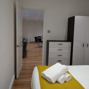 Deluxe Apartment, Non Smoking | 2 bedrooms, soundproofing, iron/ironing board, free WiFi