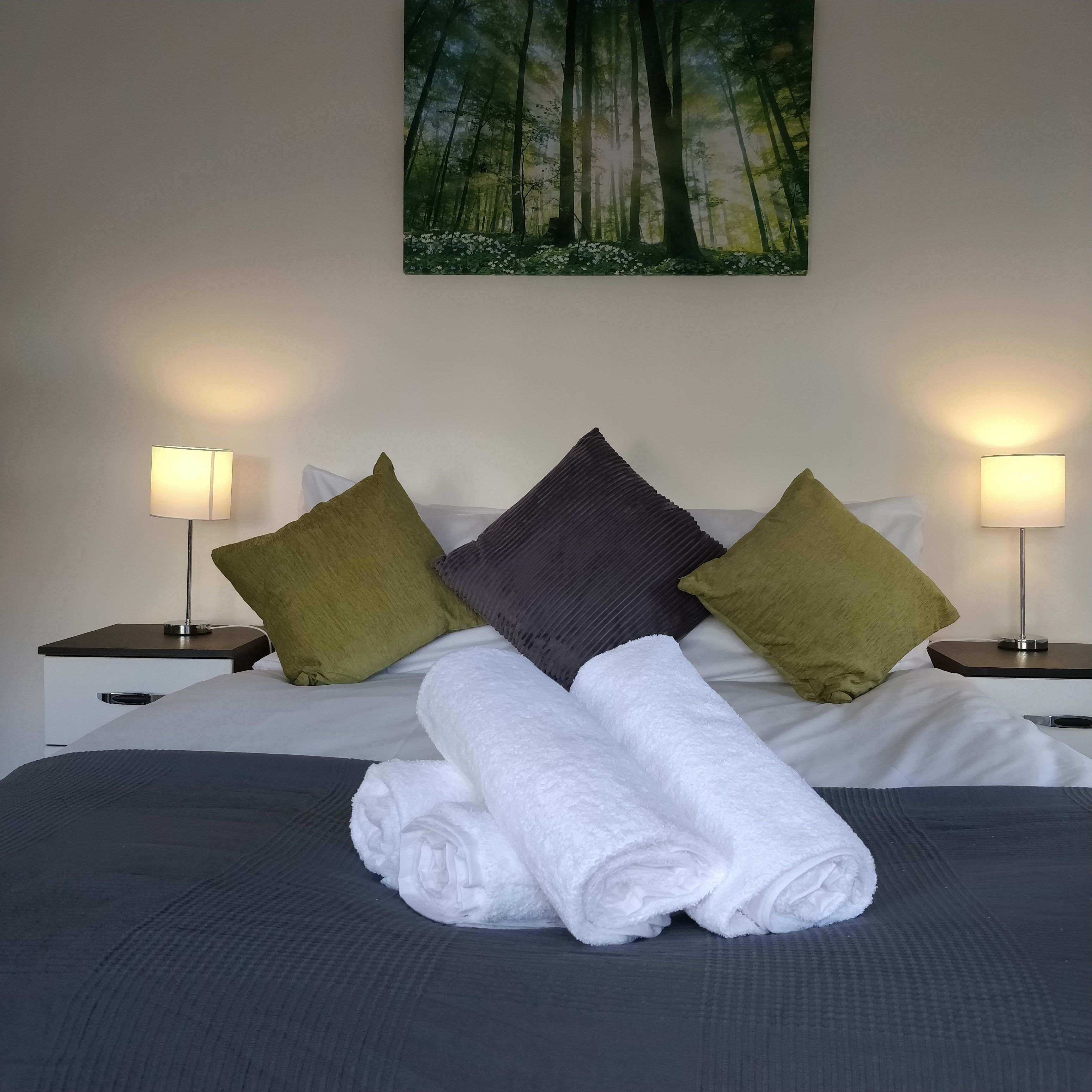 Deluxe-Apartment, Nichtraucher | 2 Schlafzimmer, schallisolierte Zimmer, Bügeleisen/Bügelbrett