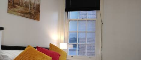 2 bedrooms, soundproofing, iron/ironing board, free WiFi