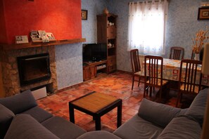 Living area | Flat-screen TV - El Rincon del Labrador (Castromonte)