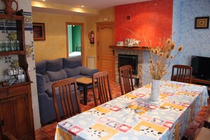 Apartment, 4 Bedrooms, Private Bathroom | Private kitchen