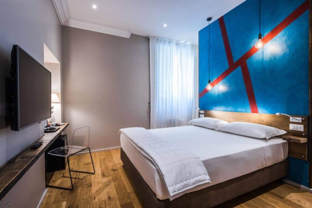 Camera doppia, bagno privato | Minibar, una cassaforte in camera, con arredamento individuale