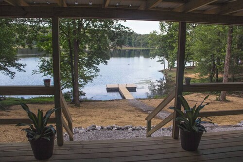 Quiet Lake Front Cabin!