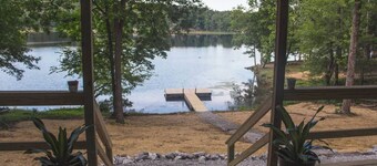 Quiet Lake Front Cabin!