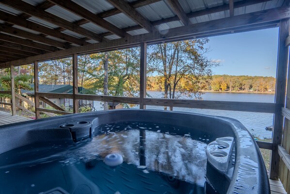 A hot tub with a view of a lake and trees. - Quiet Lake Front Cabin! (Brookport)