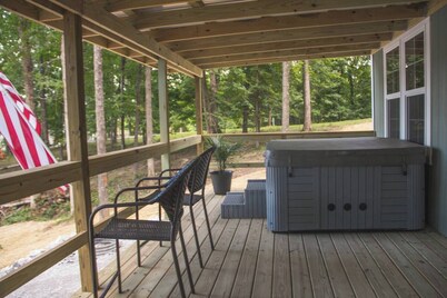 Quiet Lake Front Cabin!