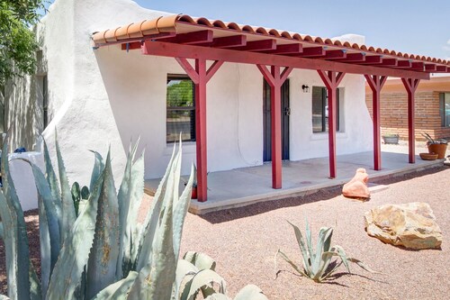 Das Midtown Adobe Home von 1940 wird wieder lebendig - !!!