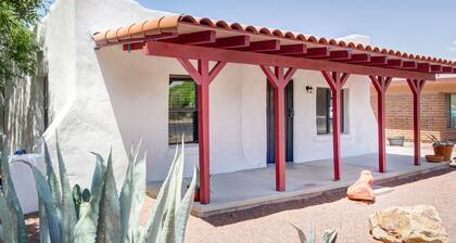 Historic Adobe Casita - Private Fully Fenced Yard