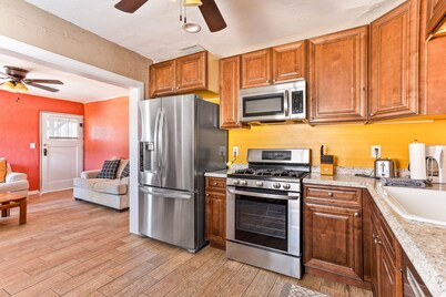 Historic Adobe Casita - Private Fully Fenced Yard