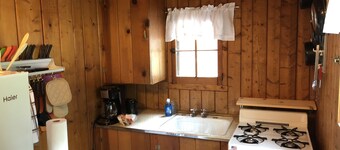 Cozy "Beach" Cabin in the woods with Pentwater Lake frontage and access