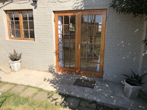 Deluxe Studio, 1 Queen Bed, Non Smoking | Terrace/patio - Chilled Oaks (Fort Nottingham)