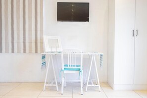 Dining - Chilled Oaks (Fort Nottingham)