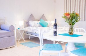 In-room safe, desk, soundproofing, iron/ironing board - Chilled Oaks (Fort Nottingham)