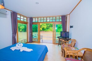 Standard Room with River View | 遮光窗帘、折叠床/加床（额外收费）、免费 WiFi