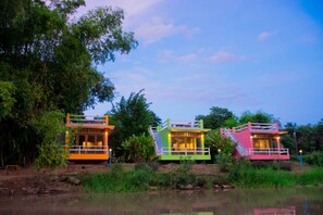 Standard Room with River View | 遮光窗帘、折叠床/加床（额外收费）、免费 WiFi