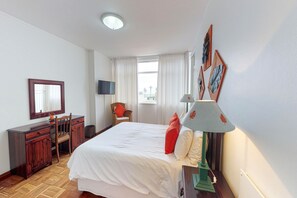 经典公寓, 2 间卧室, 无烟房 | 2 多间卧室、办公桌、遮光窗帘、熨斗/熨衣板