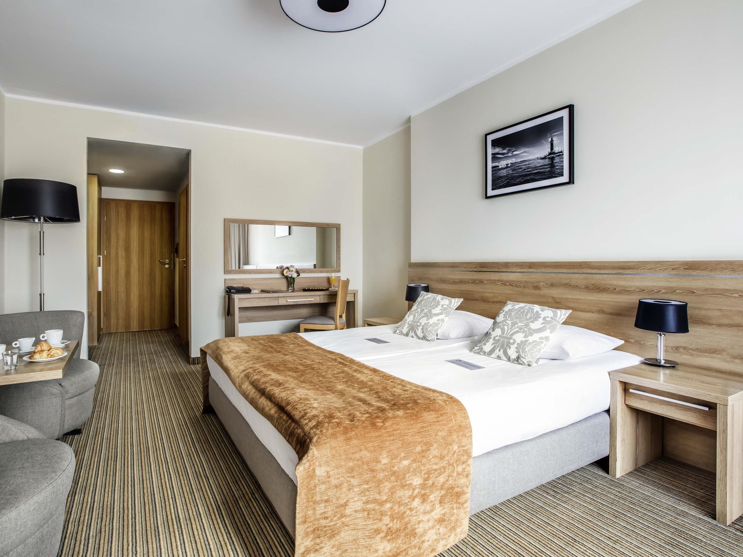 Standard Double Room, 1 Double Bed | Premium bedding, in-room safe, desk, laptop workspace