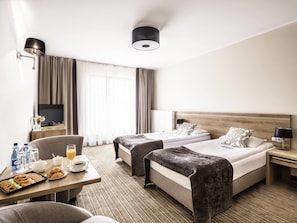 Standard Room, 2 Single Beds | Premium bedding, in-room safe, desk, laptop workspace