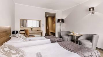 Standard Room, 2 Single Beds | Premium bedding, in-room safe, desk, laptop workspace