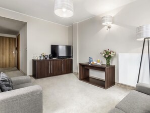 Standardsuite - 1 dobbeltseng | Premium-sengetøj, pengeskab på værelset, skrivebord