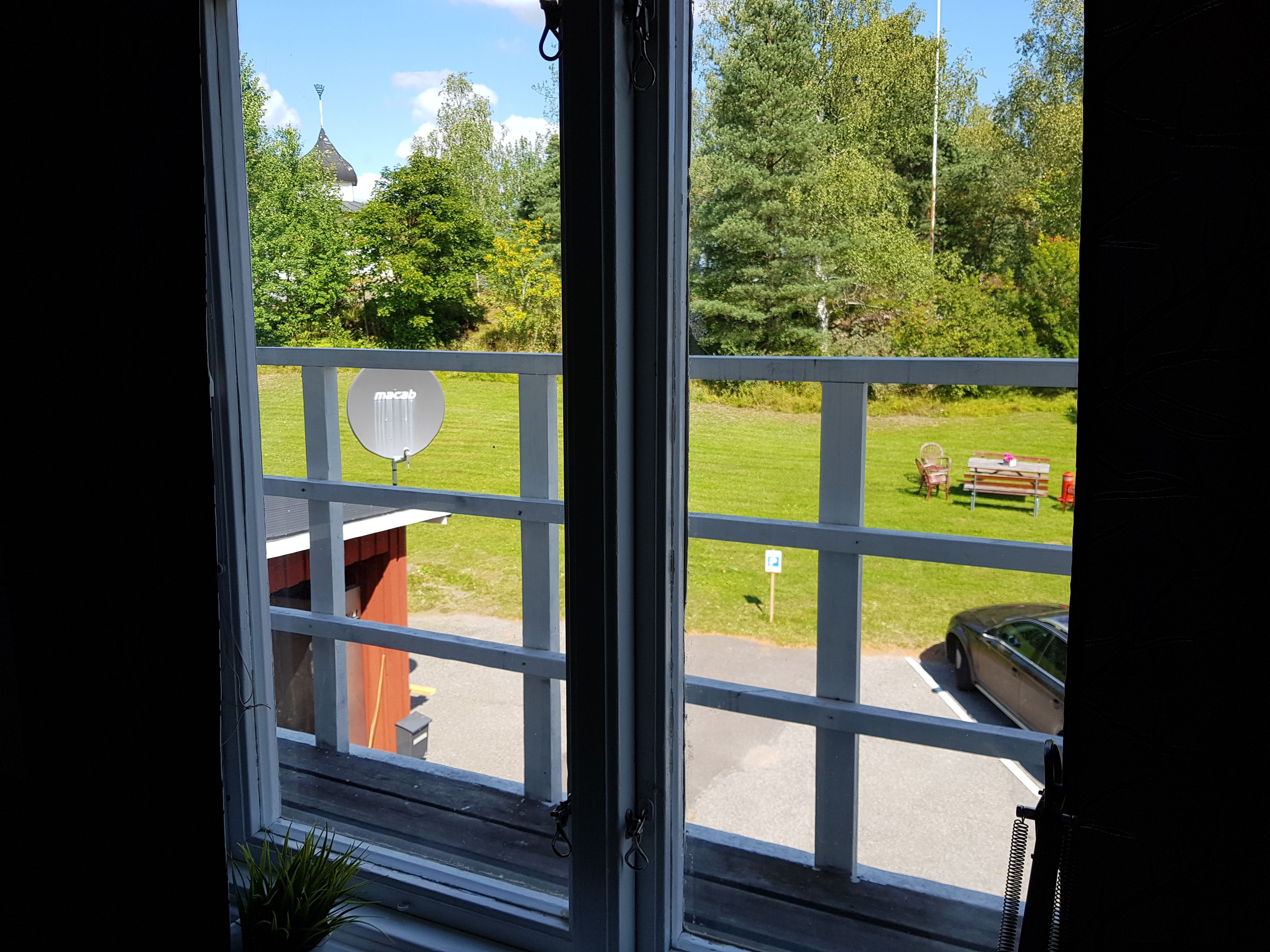 Enkelrum - privat badrum - utsikt mot trädgården (Brukshotellet) | Utsikt mot trädgården