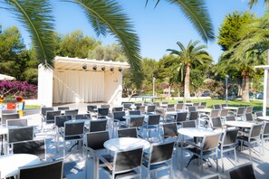 Poolside bar