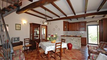Apartment, 2 Bedrooms, Accessible, Garden View (Melograno) | Living area
