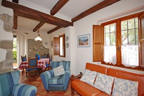 Apartment, 2 Bedrooms, Accessible, Garden View (Melograno) | Living room