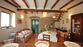 Apartment, 2 Bedrooms, Accessible, Garden View (Melograno) | Living room