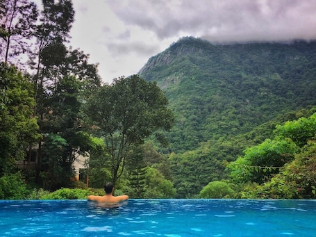 Outdoor pool. Mookanana Resort