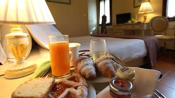 書桌、熨斗/熨衣板、免費無線上網、床單