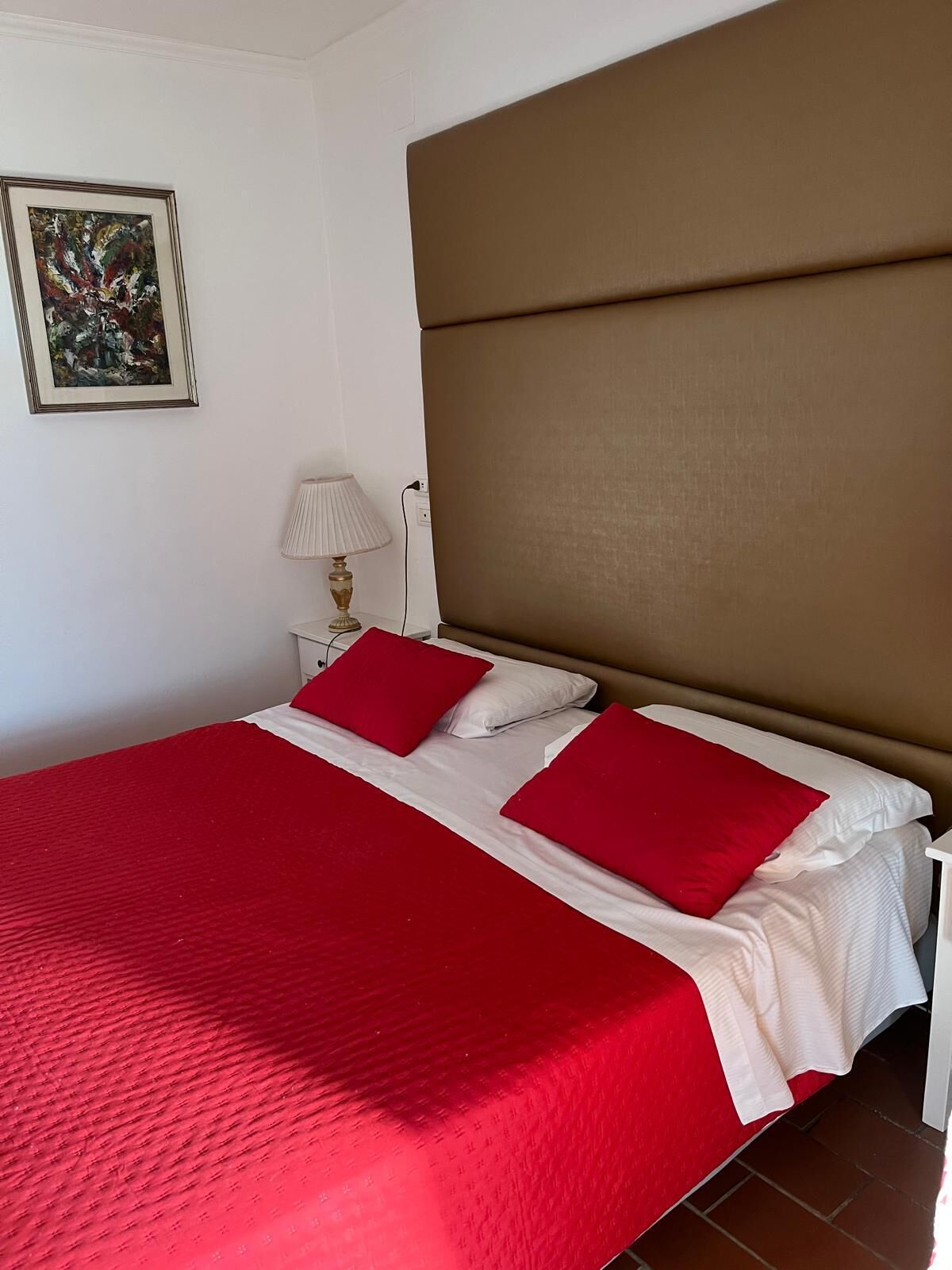 Quarto triplo, acessível para pessoas com deficiência física, vista para o jardim | Escrivaninha, ferros/tábuas de passar roupa, Wi-Fi de cortesia